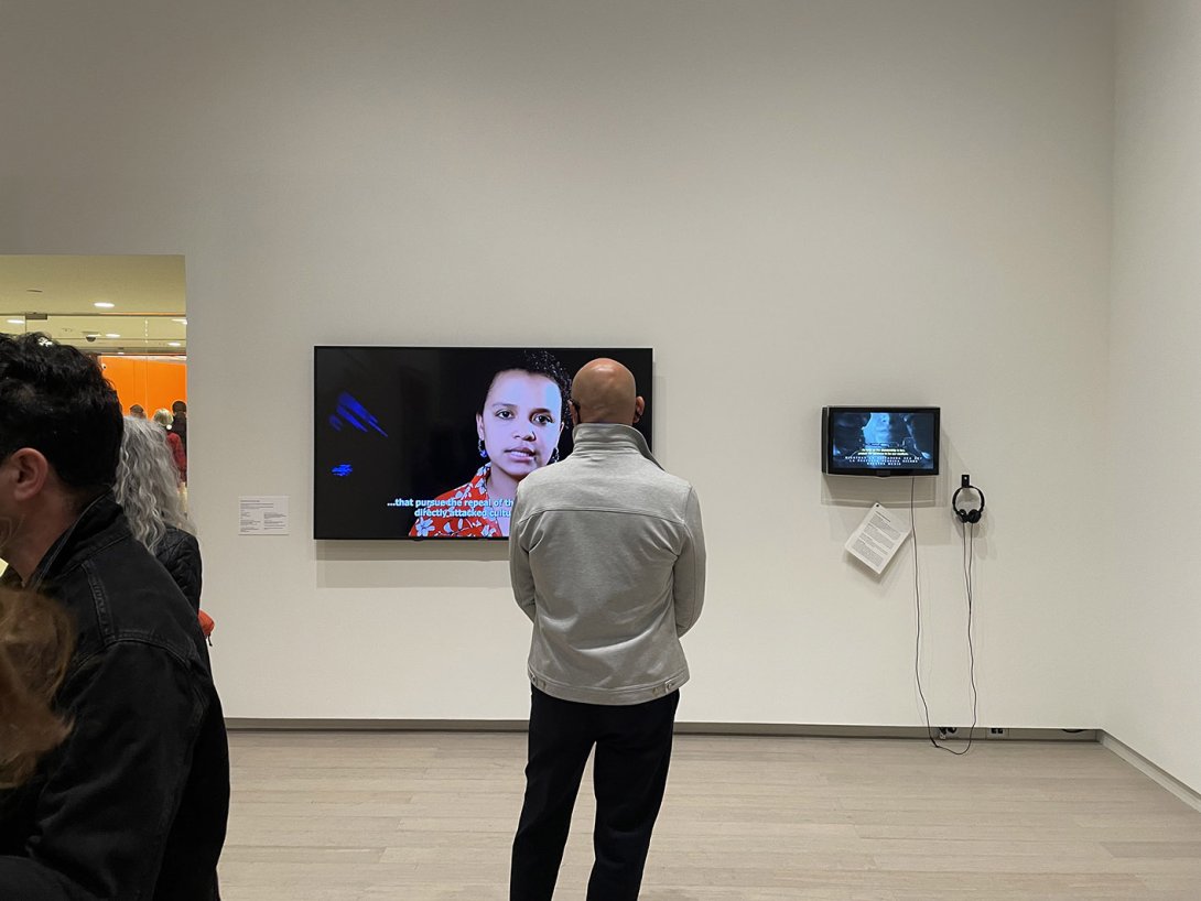 Vista de la exposición "Sin Autorización: Contemporary Cuban Art". Instalación del Movimiento San Isidro