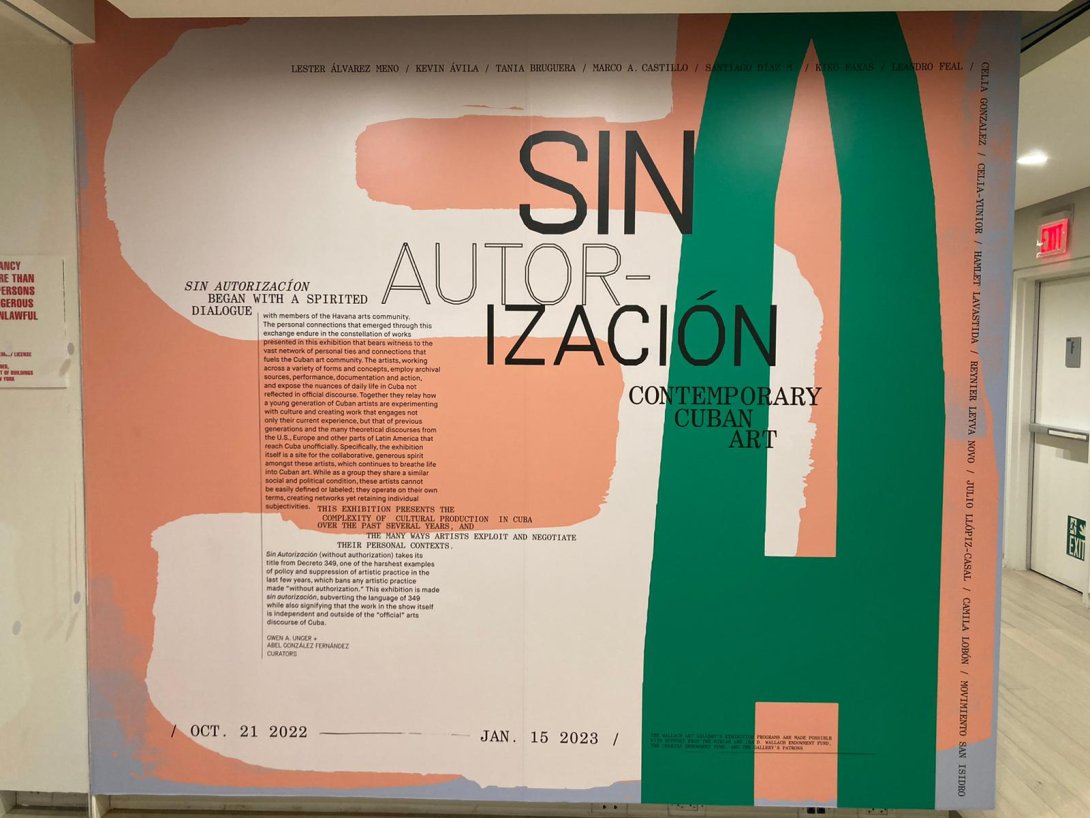 Texto de pared a la entrada de la exposición Sin Autorización: Contemporary Cuban Art