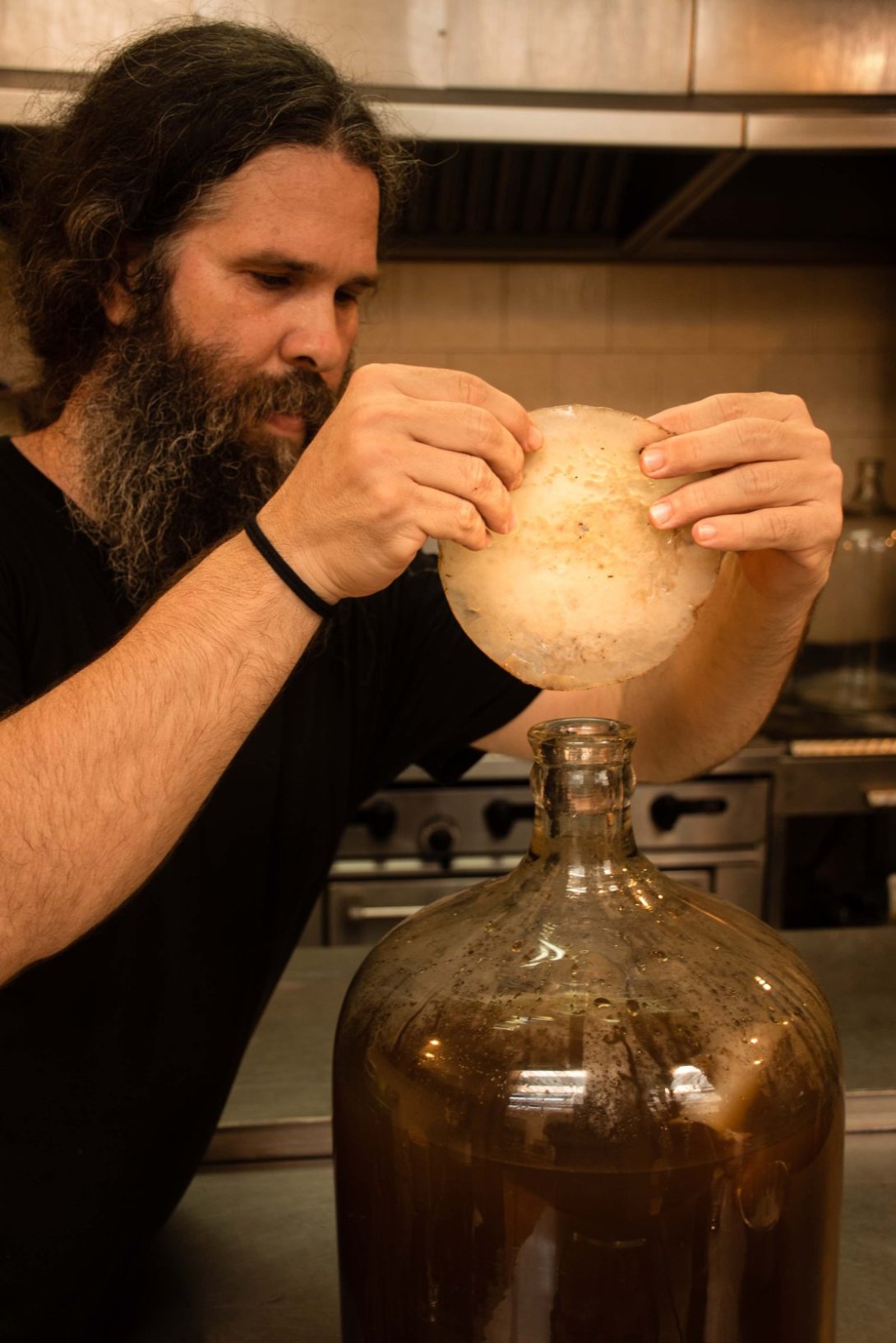 El artista cubano Aryam Rodríguez.