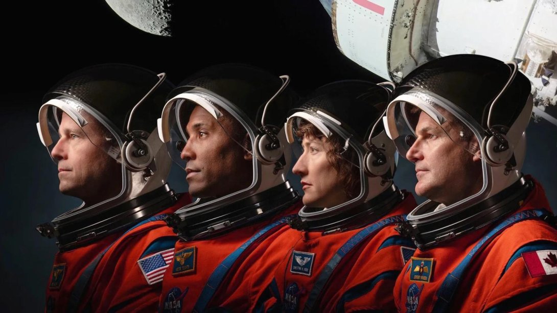 De izquierda a derecha, los astronautas Jeremy Hansen, Victor Glover, Christina Koch y Reid Wiseman.