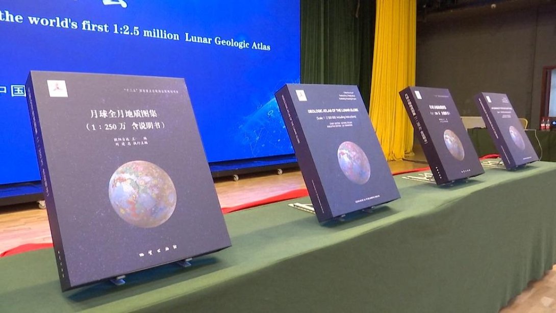 Presentación del Atlas Geológico Lunar en China.