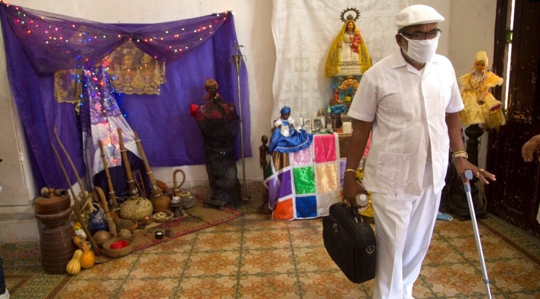 El babalawo cubano Lázaro Cuesta, de la Comisión Miguel Febles Padrón.