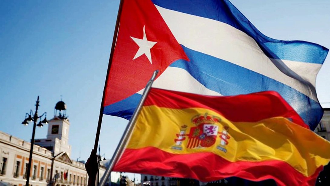 Banderas de Cuba y España.