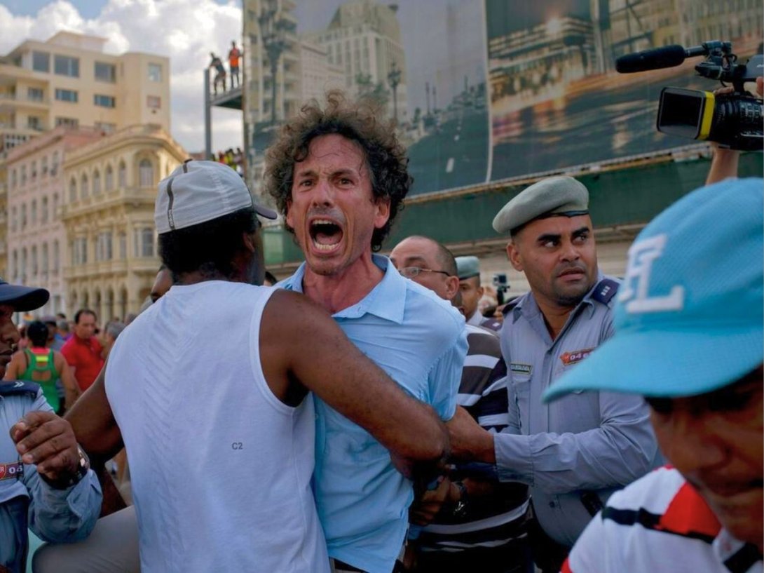El periodista independiente cubano Boris González Arenas detenido por la policía política cubana durante la marcha LGBTIQ+ (no autorizada por el régimen) del 11 de mayo de 2029 en La Habana.
