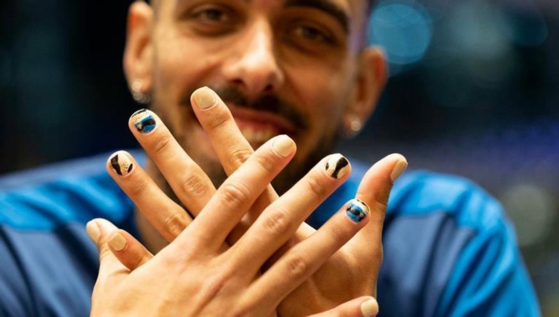 El futbolista español Borja Iglesias, quien sufrió ataques homófobos por pintarse las uñas (enero de 2026).
