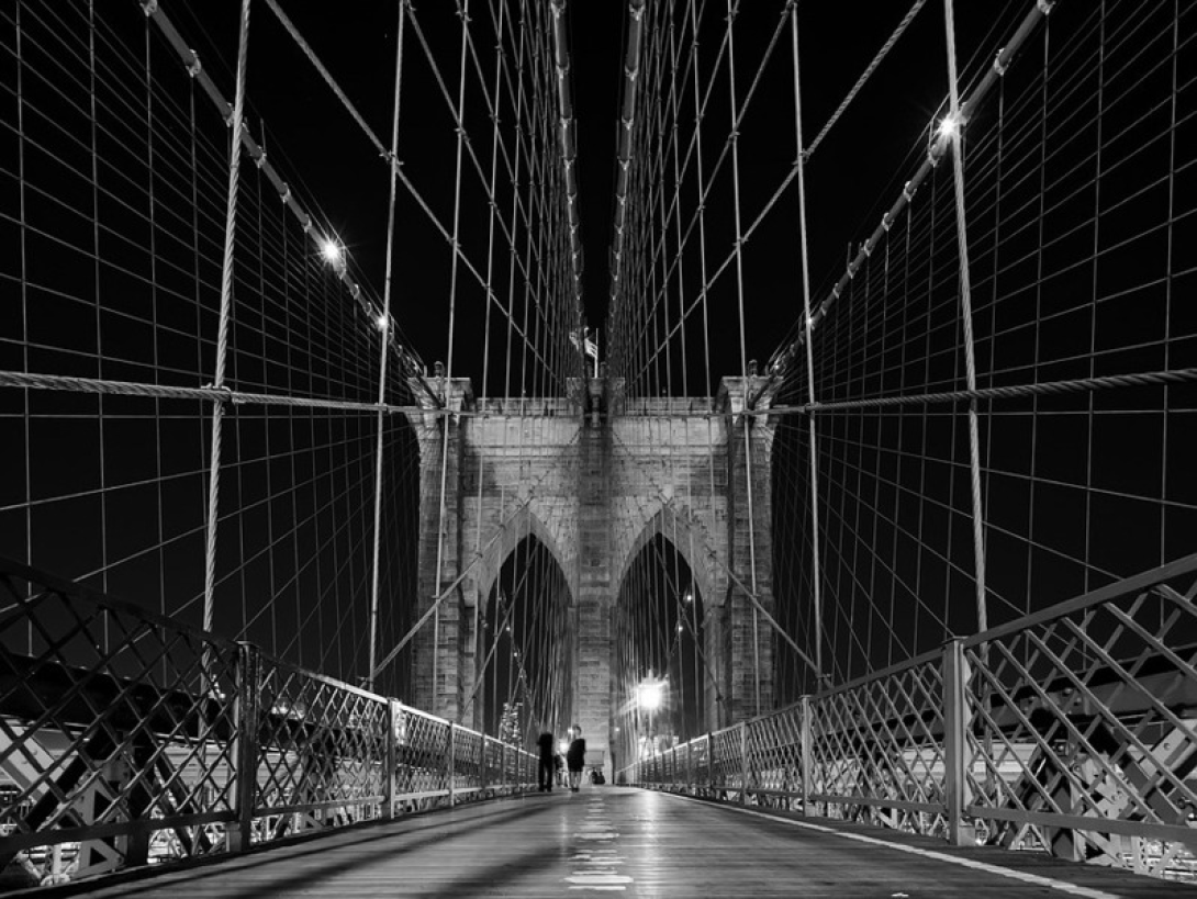 Puente de Brooklyn, Nueva York, en la noche.