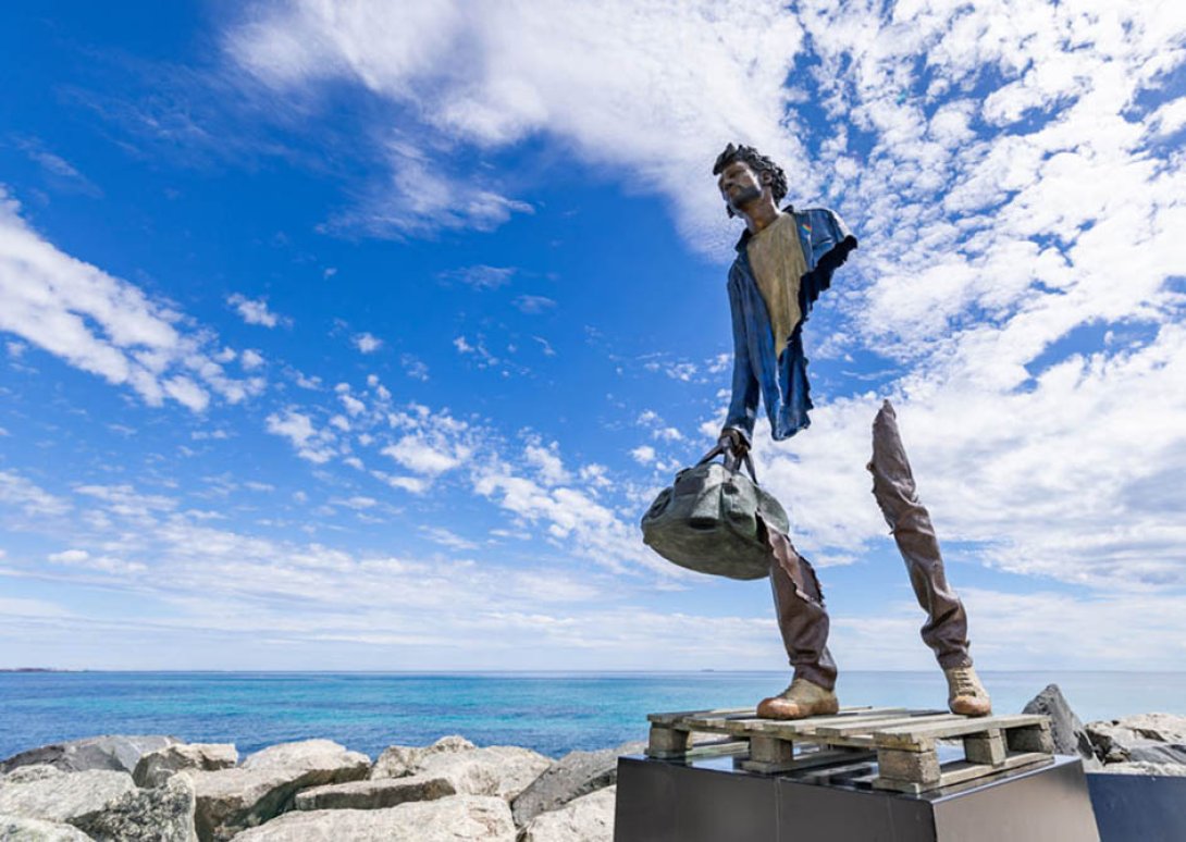 Bruno Catalano: "Benoit" (2023), escultura de la serie "Viajeros".