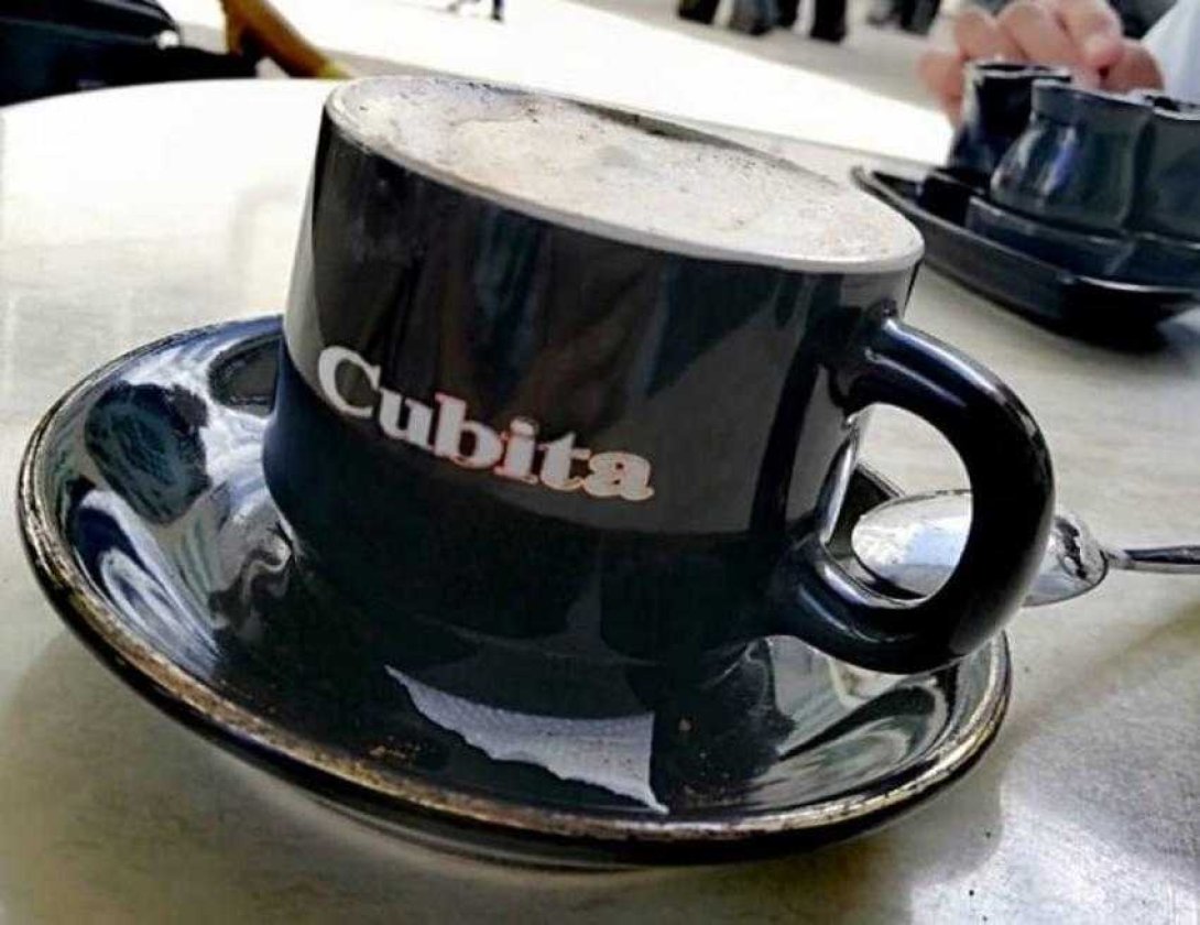 Taza Cubita con café cubano