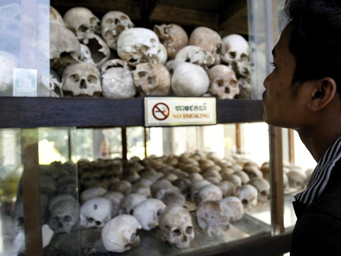 Cráneos de los 1,7 millones de víctimas del régimen comunista de los Jemeres Rojos en Camboya de 1975 a 1979.