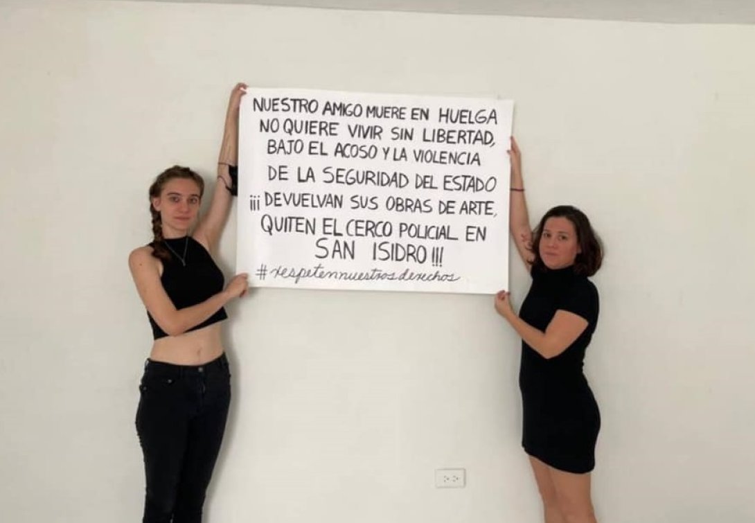 La artista Camila Lobón y la escritora Katherine Bisquet