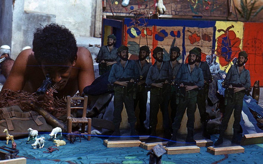 "Campamento miliciano" (1984), performance de Leandro Soto.