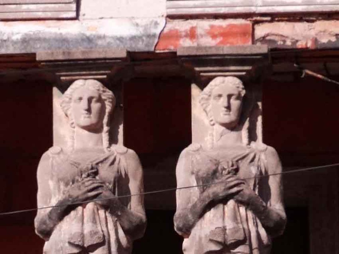 Columnas cariátides. Foto de Paolo María de la Rosa