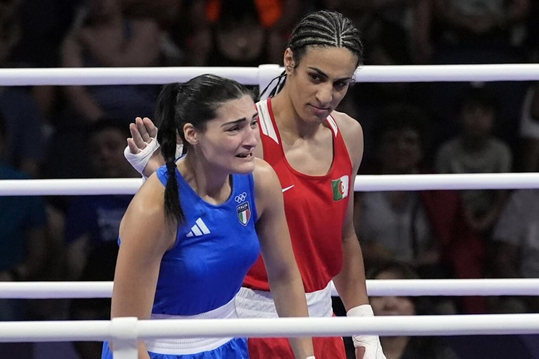 La boxeadora italiana Angela Carini y la boxeadora argelina Imane Khelif en los Juegos Olímpicos de París 2024.