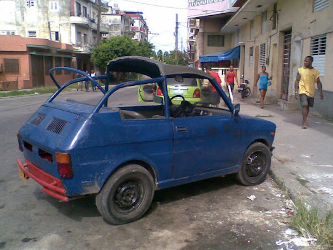 Un automóvil al que le quitaron el techo.