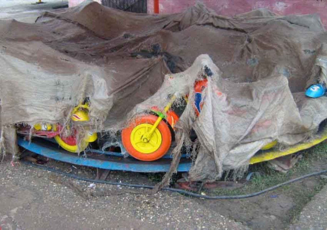 Carrusel roto. Foto: Francis Sánchez