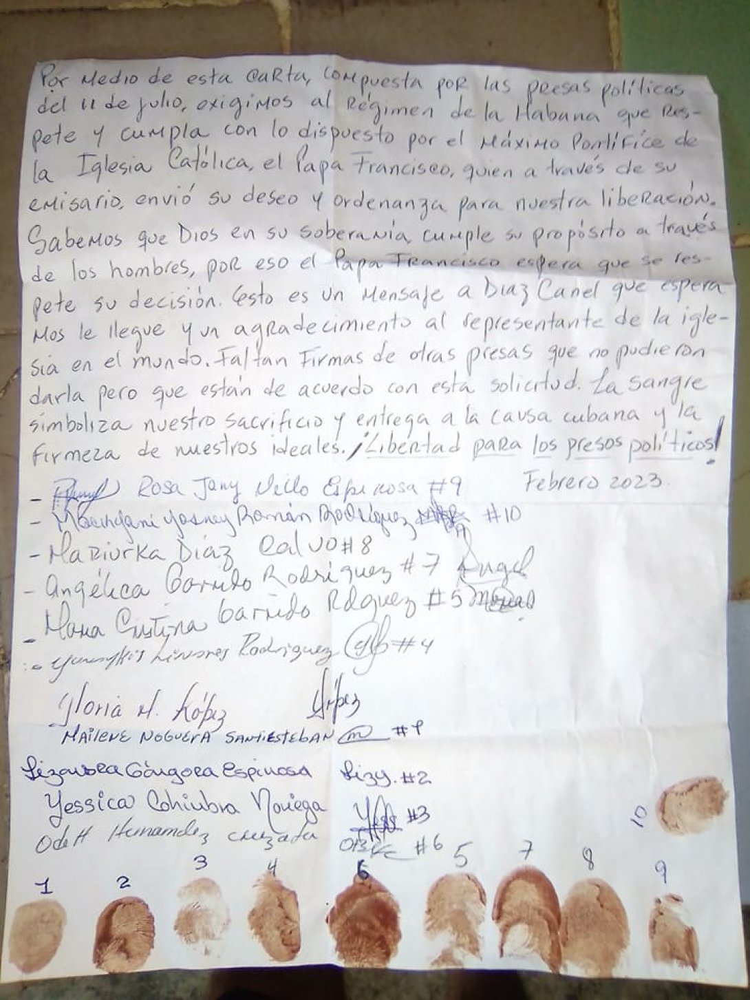 Manuscrito de la carta firmada por las presas políticas con su sangre.