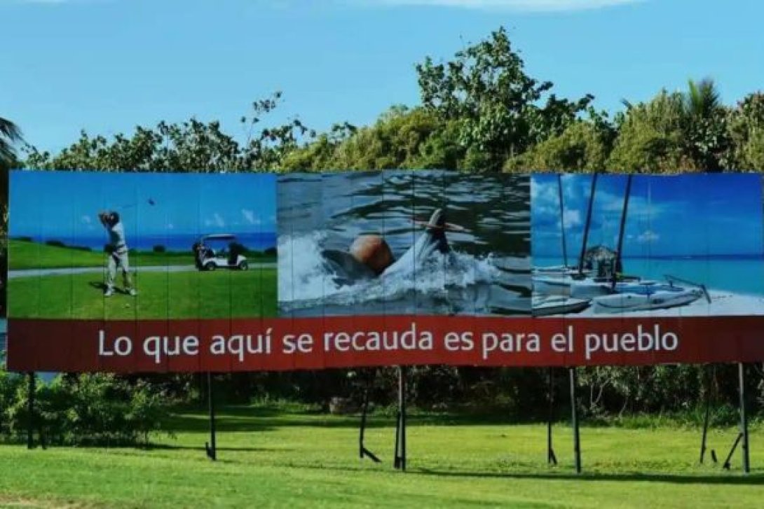 Cartel a la entrada de Varadero