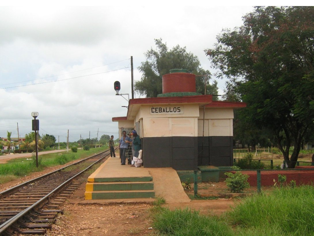 Pequeña estación ferroviaria en el poblado de Ceballos, provincia Ciego de Ávila, centro de Cuba.