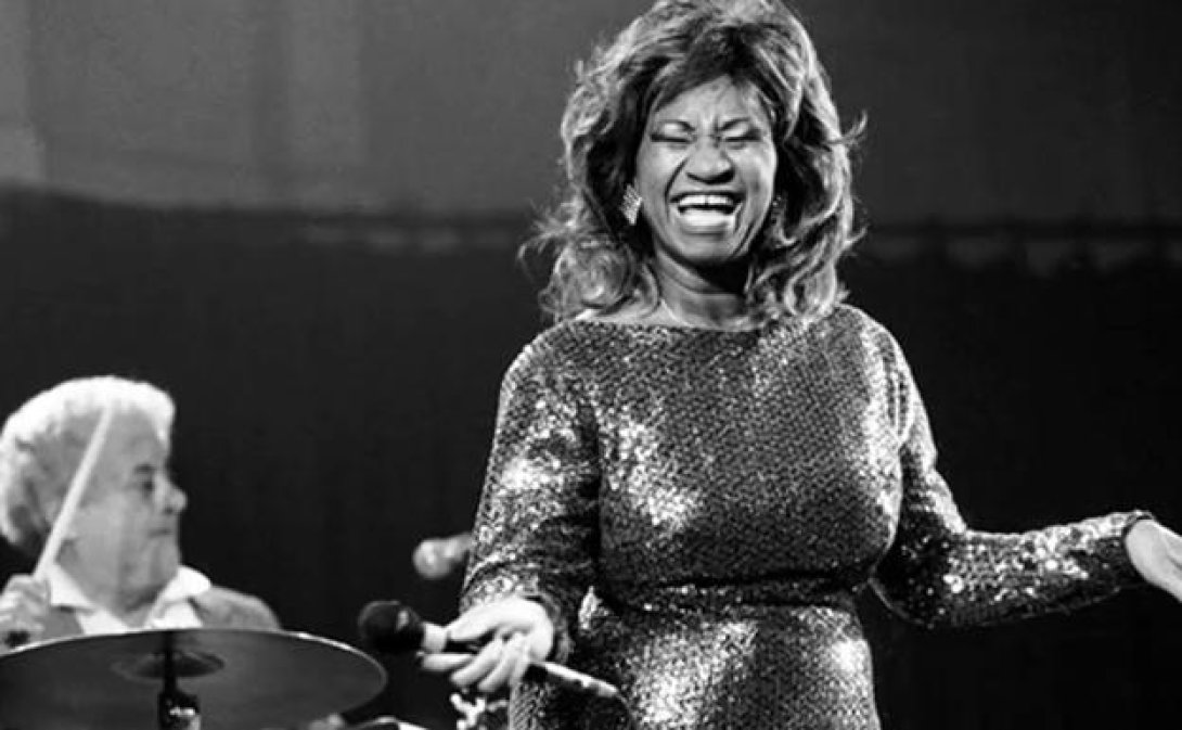 La cantante cubana Celia Cruz en concierto.