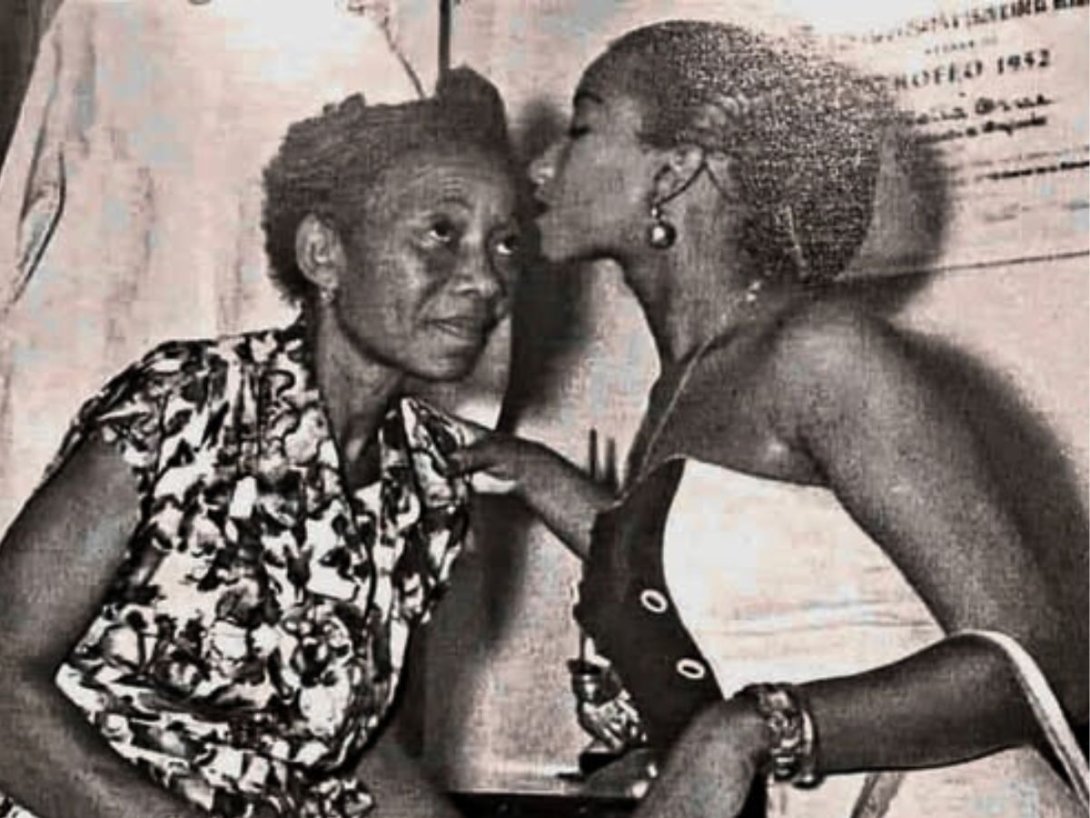 Celia Cruz y su madre Catalina Alfonso, años 50.