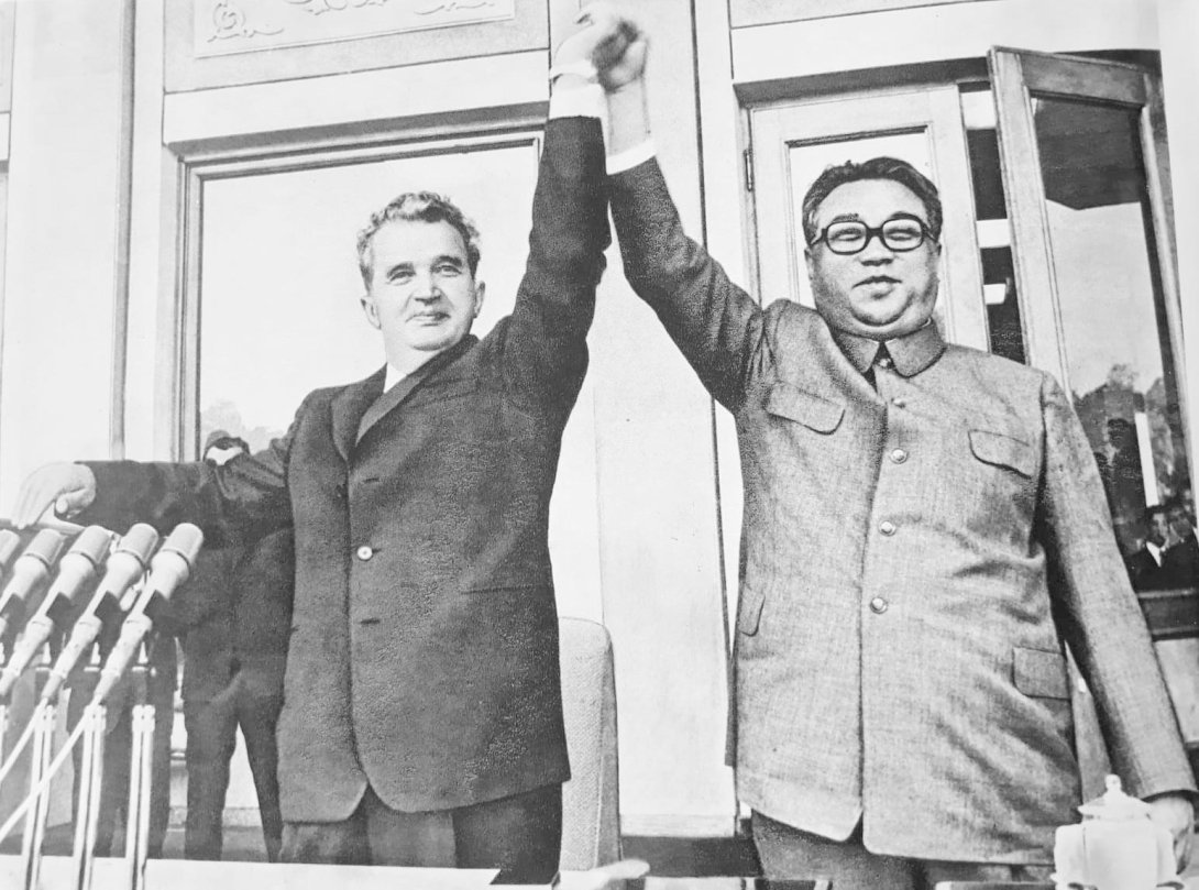 Nicolae Ceauşescu y Kim Il-sung en Pyongyang, Corea del Norte (1971).
