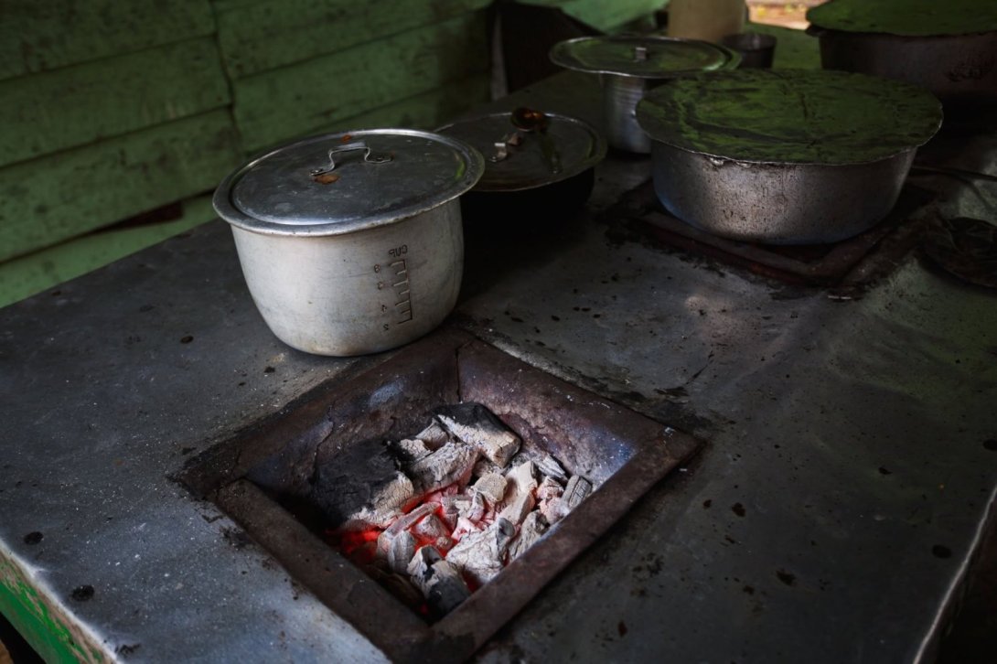 Cocina cubana de carbón. Foto: Naturaleza Secreta (Facebook).