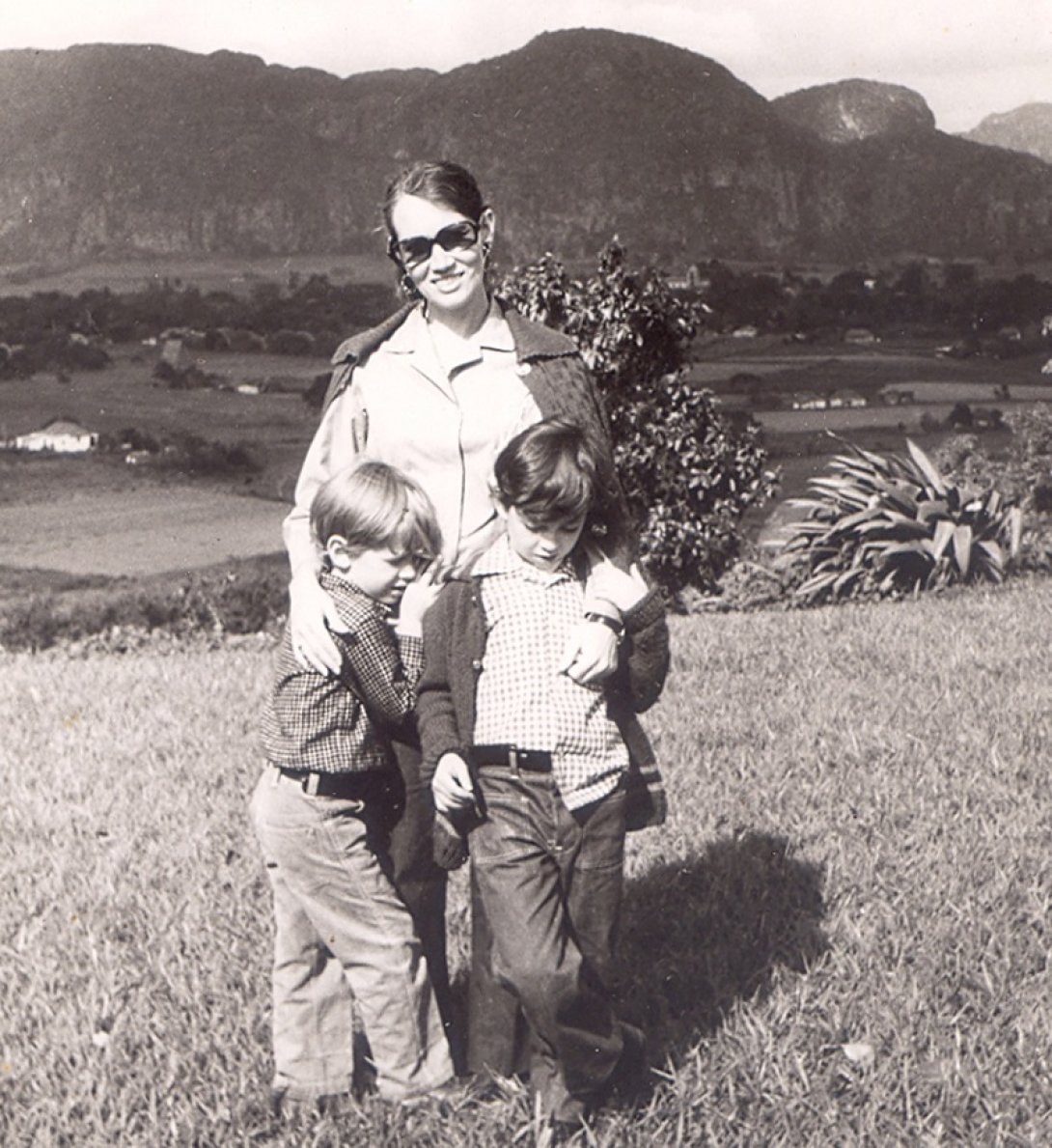 Jorge Rodríguez Díez con su madre y hermano.