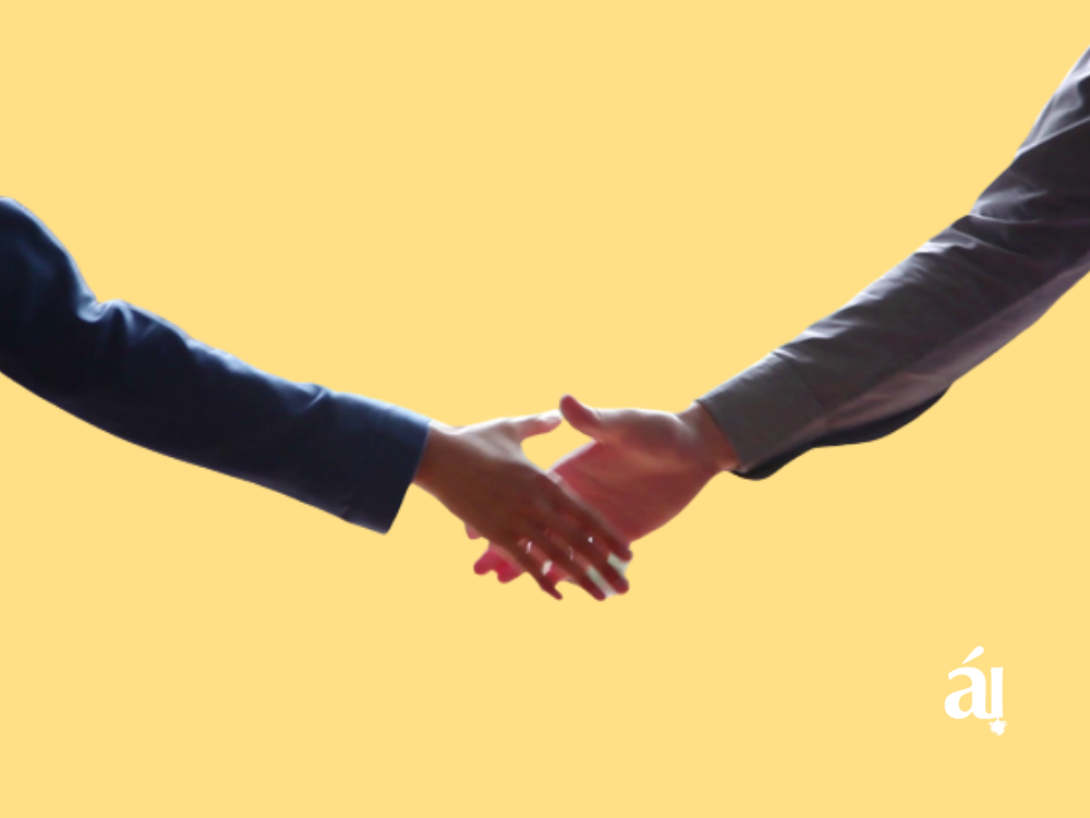 Manos estrechándose.