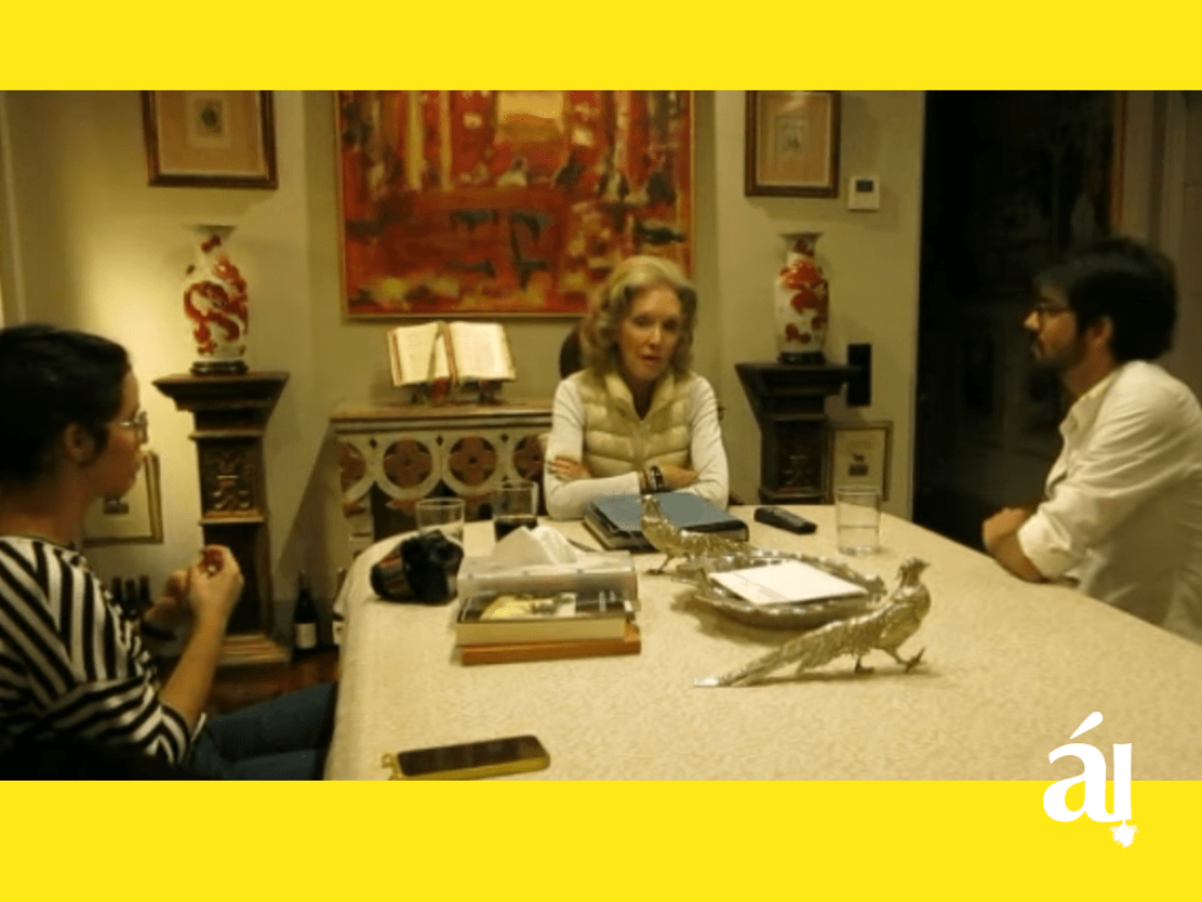 Elena Larrinaga conversa en entrevista exclusiva con Árbol Invertido.