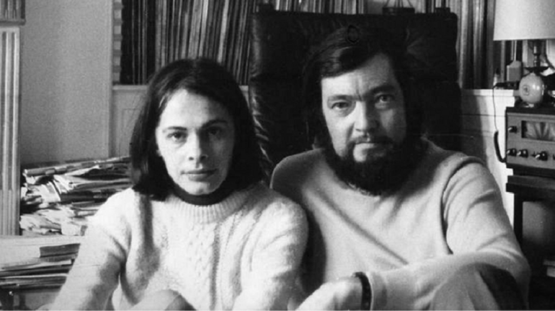 Cristina Peri Rossi y Julio Cortázar en París. 