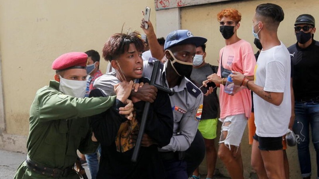 Menor de edad detenido durante las protestas del 11J.