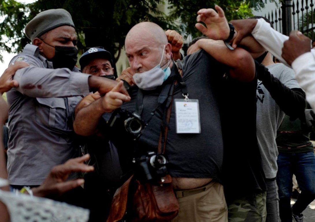 Protestas en Cuba. 11 de julio 2021. Periodista reprimido
