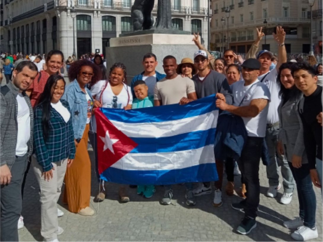 Cubanos en Madrid junto a la Asociación Cobijo Cubano.