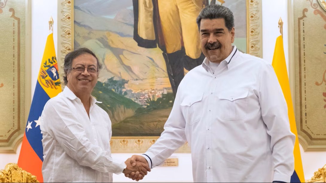 Gustavo Petro y Nicolás Maduro en Caracas (7 de enero de 2022).