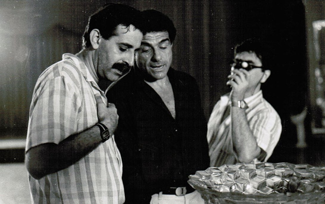 Orlando Rojas, Juan Luis Galiardo y Raúl Pérez Ureta durante la filmación de "Papeles secundarios" (1989).
