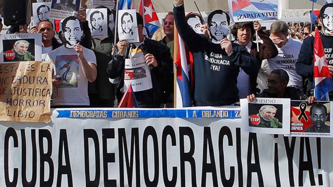 Manifestantes por la democracia en Cuba