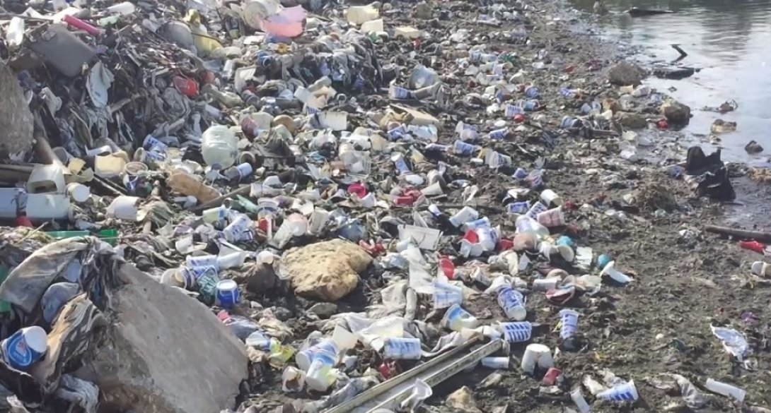 Basura en el Río Quibu