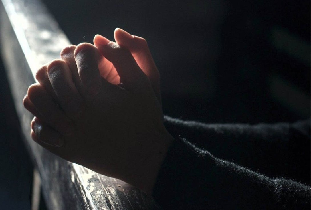 Detalle de la cubierta del libro "La claridad profunda" (Premio Deslinde 2021), de Emilio Ballesteros.