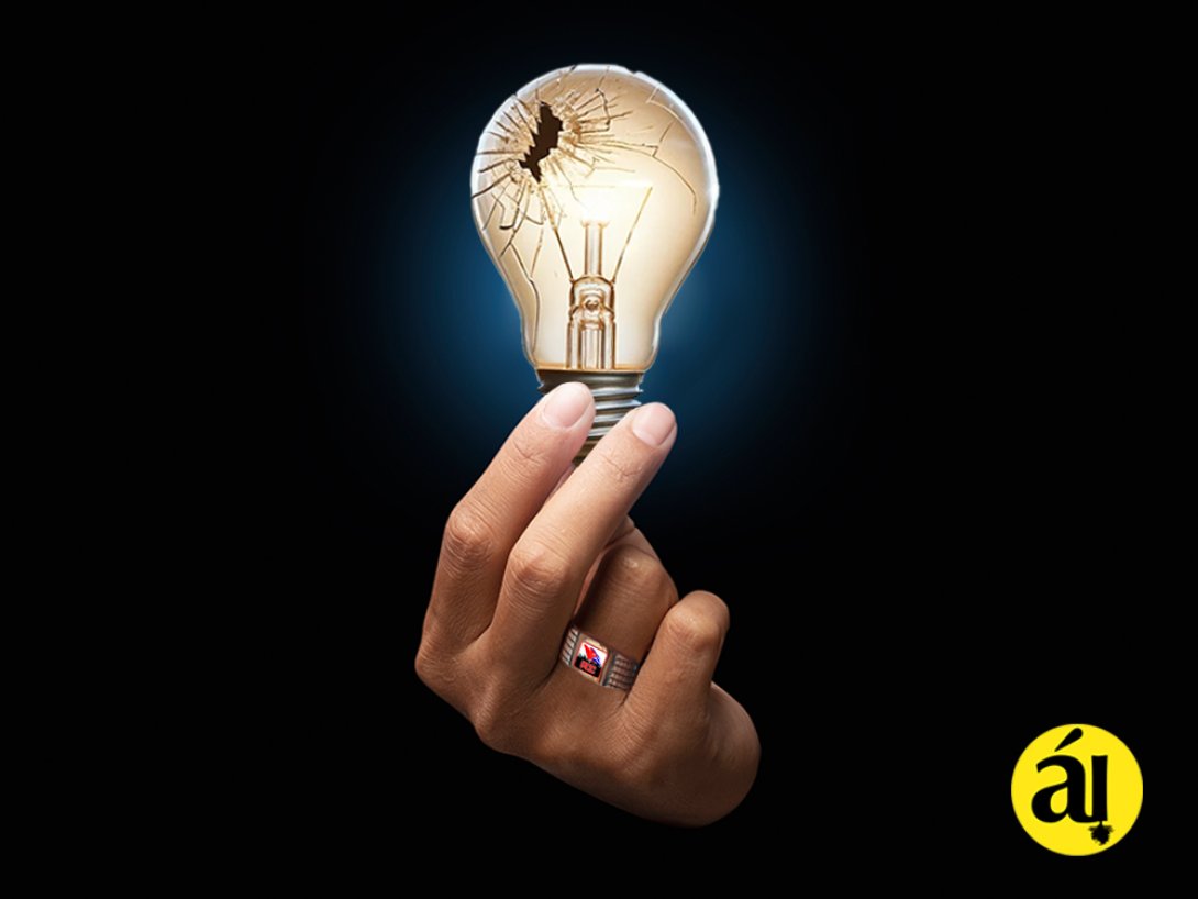 Un bombillo roto intentando alumbrar