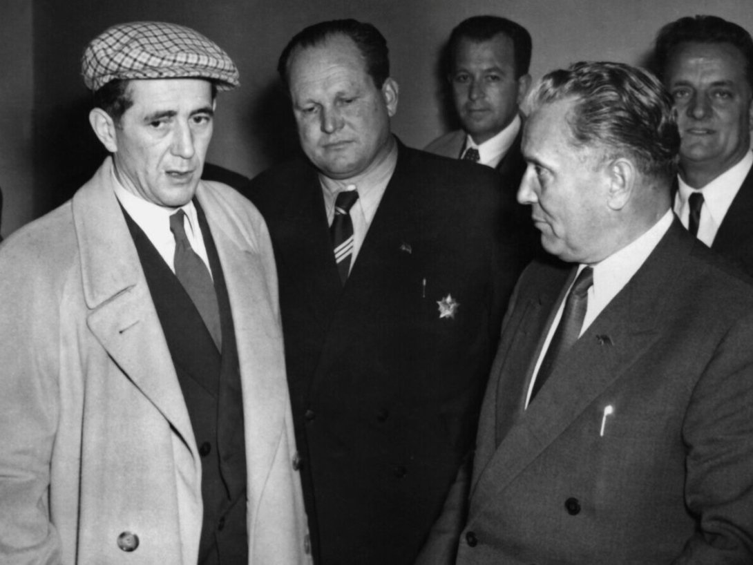 Milovan Djilas (izquierda) y Josip Broz Tito (derecha).