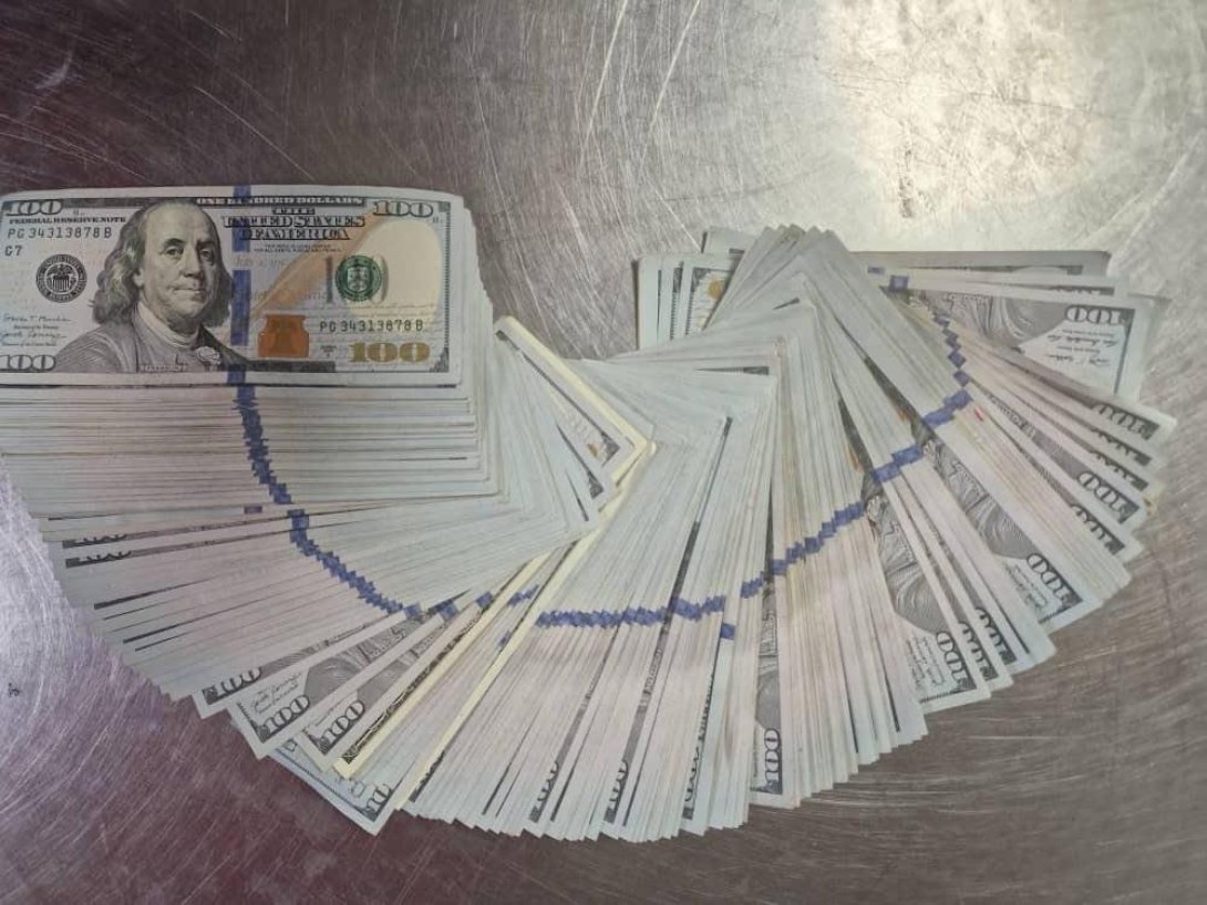 Dolares decomisados en Cuba.