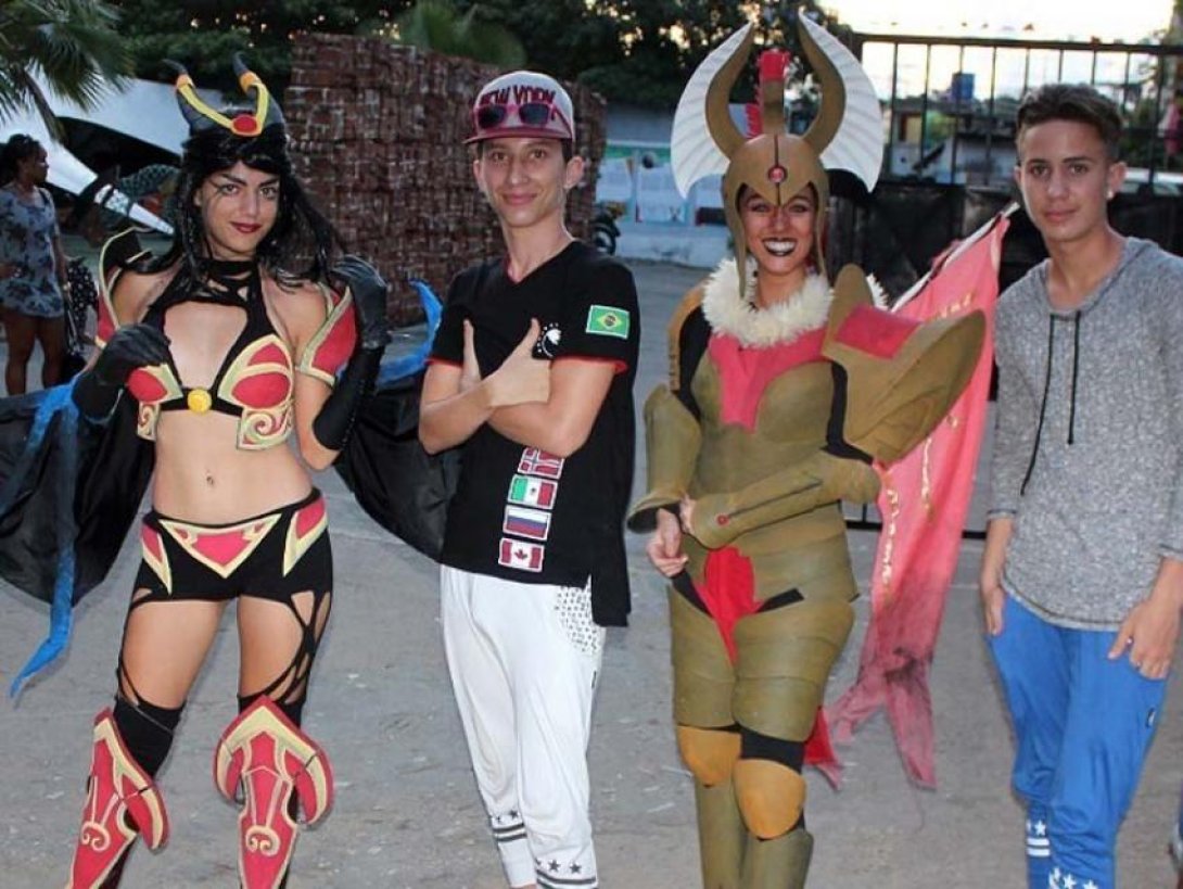 Jugadores cubanos de Dota disfrazadas. Foto: Francis Sánchez