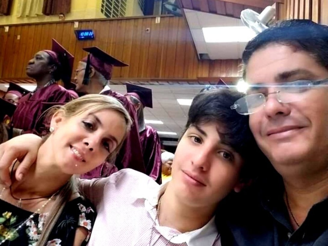 El doctor Edrinson Naranjo junto a su familia. 