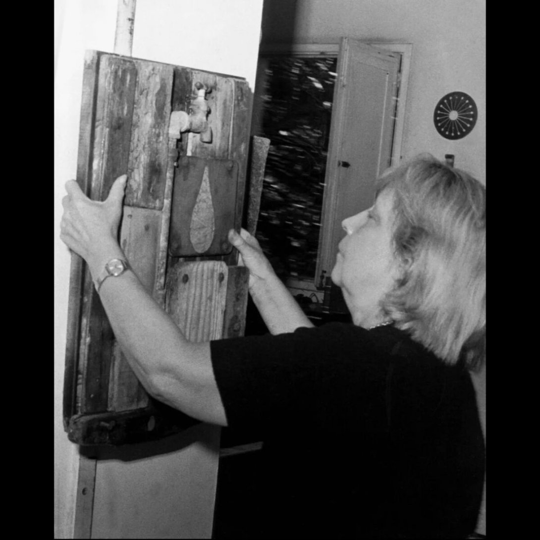 La escultora y pintora venezolana Elsa Gramcko en 1977.