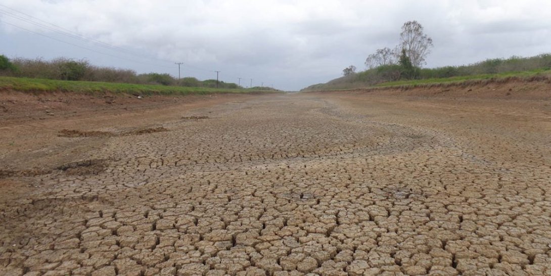 Embalse seco en Cuba. Foto: Periodismo de Barrio.