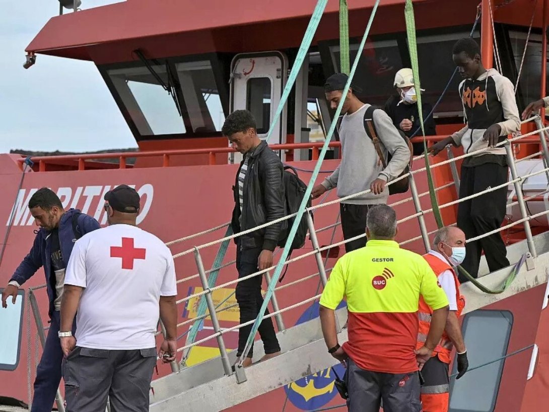 Personas migrantes indocumentadas arribando a España.
