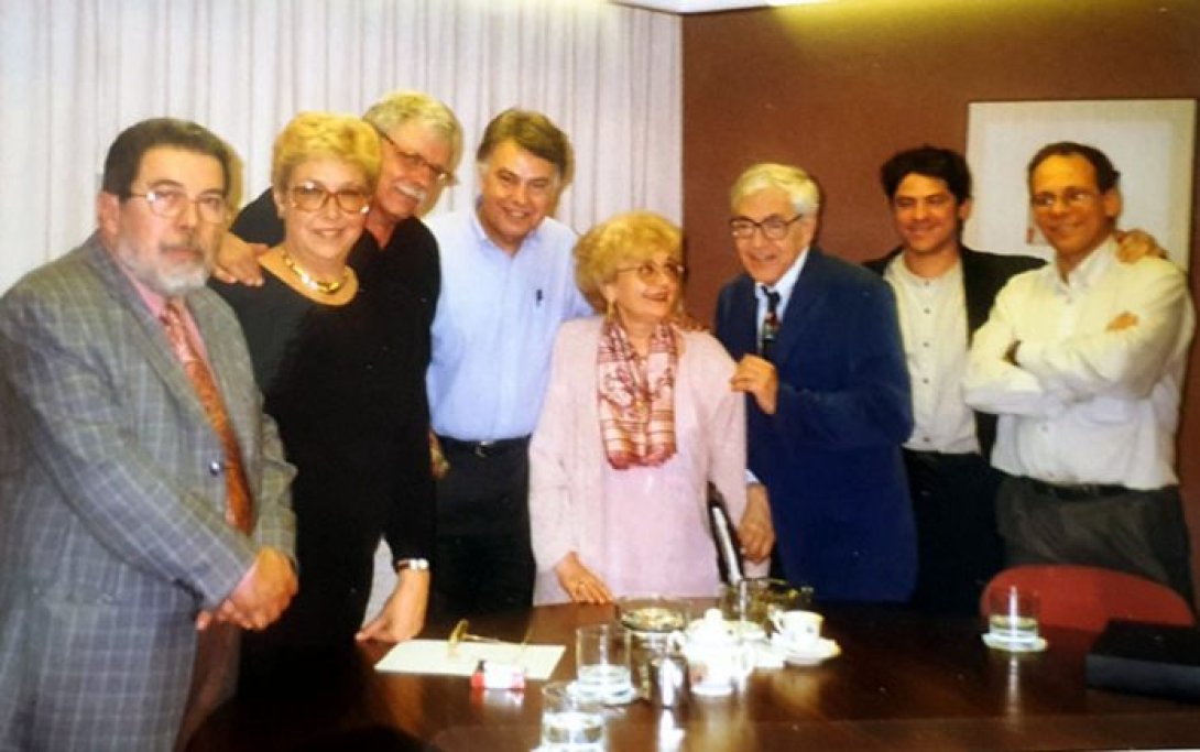 De izquierda a derecha Manuel Díaz Martínez, Annabelle Rodríguez, Jesús Díaz, Felipe González, Beatriz Bernal, Eduardo Manet, Iván de la Nuez y Luis Manuel García.