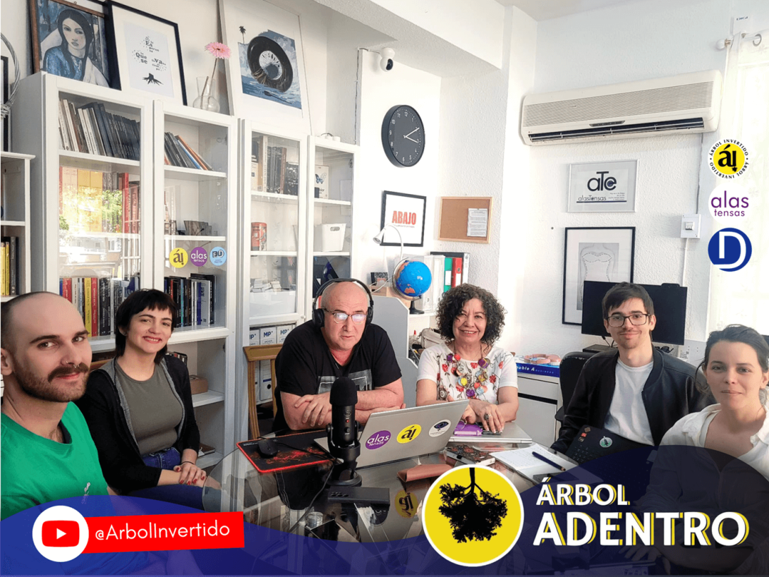 Equipo editorial de Árbol Invertido durante la grabación de un episodio del podcast "Árbol Adentro" (2025)