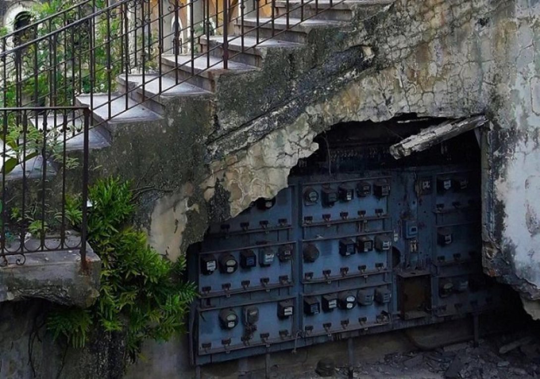 Escalera en ruinas