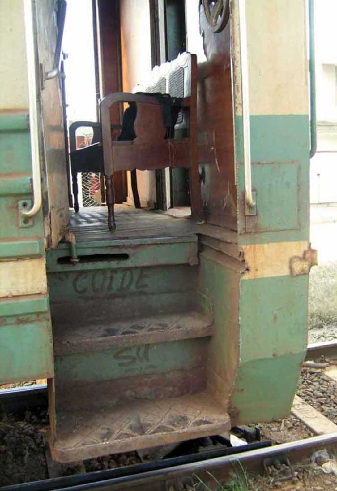 Escalerilla de tren. Foto: Francis Sánchez